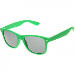 Wayfarer Rubber Finish Matte Finish Colorful Classic Horn Rimmed Sunglasses (Green) - CN11MV6CNN5 $8.00